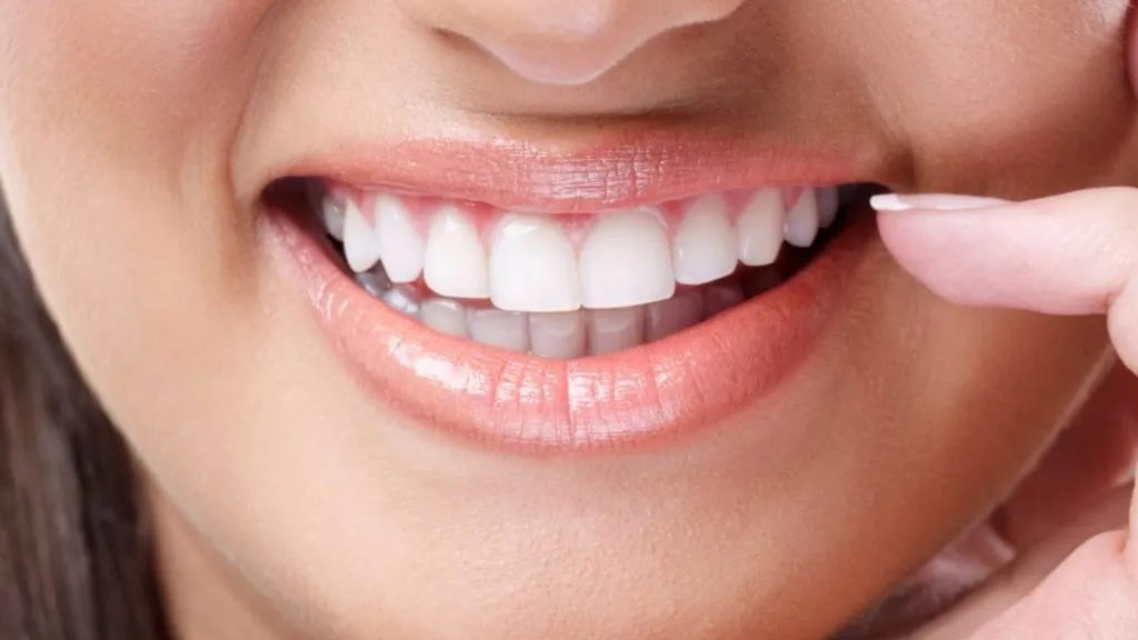 /img/30080-whitening-toothpaste.webp